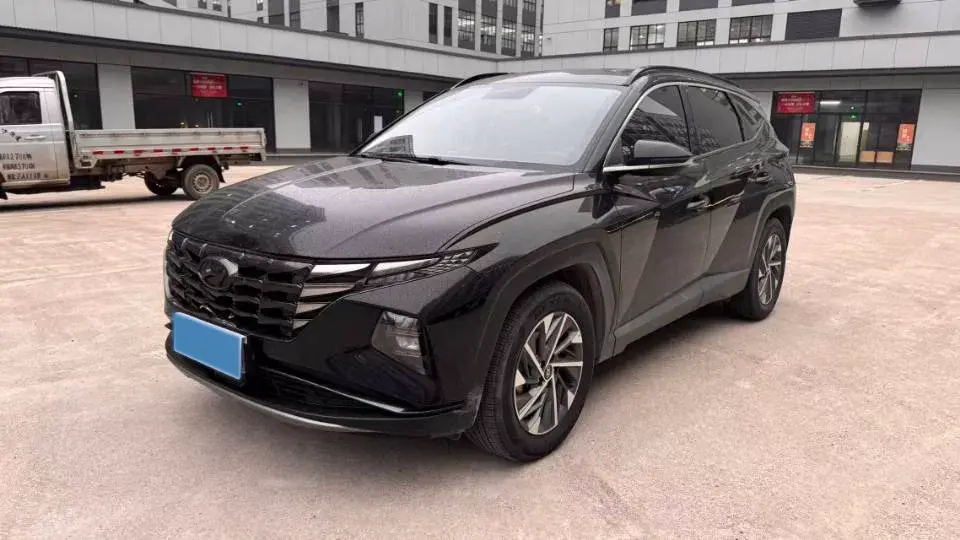 2023 HYUNDAI TUCSON view 1