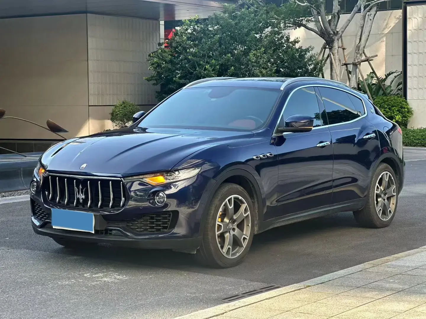 2019 MASERATI LEVANTE view 1