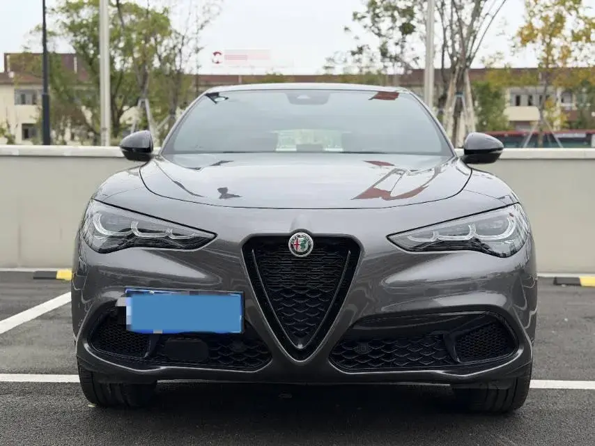 2023 ALFA ROMEO thumbnail 2