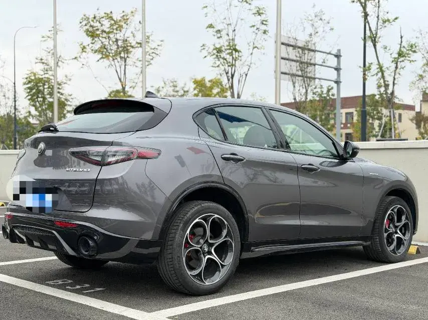 2023 ALFA ROMEO thumbnail 4