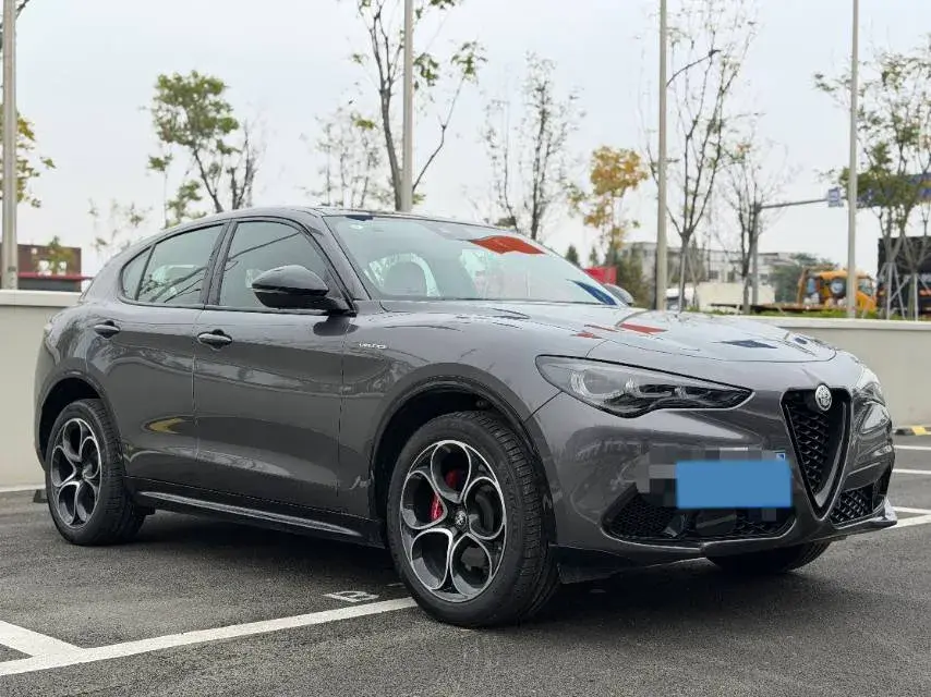 2023 ALFA ROMEO thumbnail 3