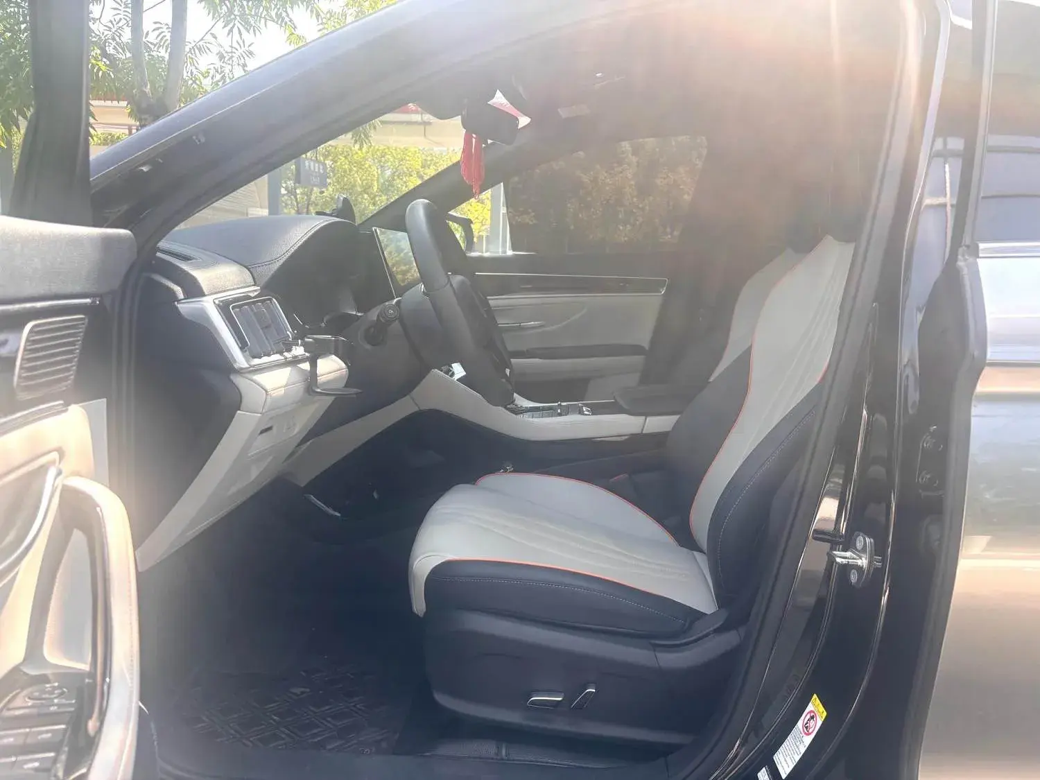 2023 BYD SONG thumbnail 3