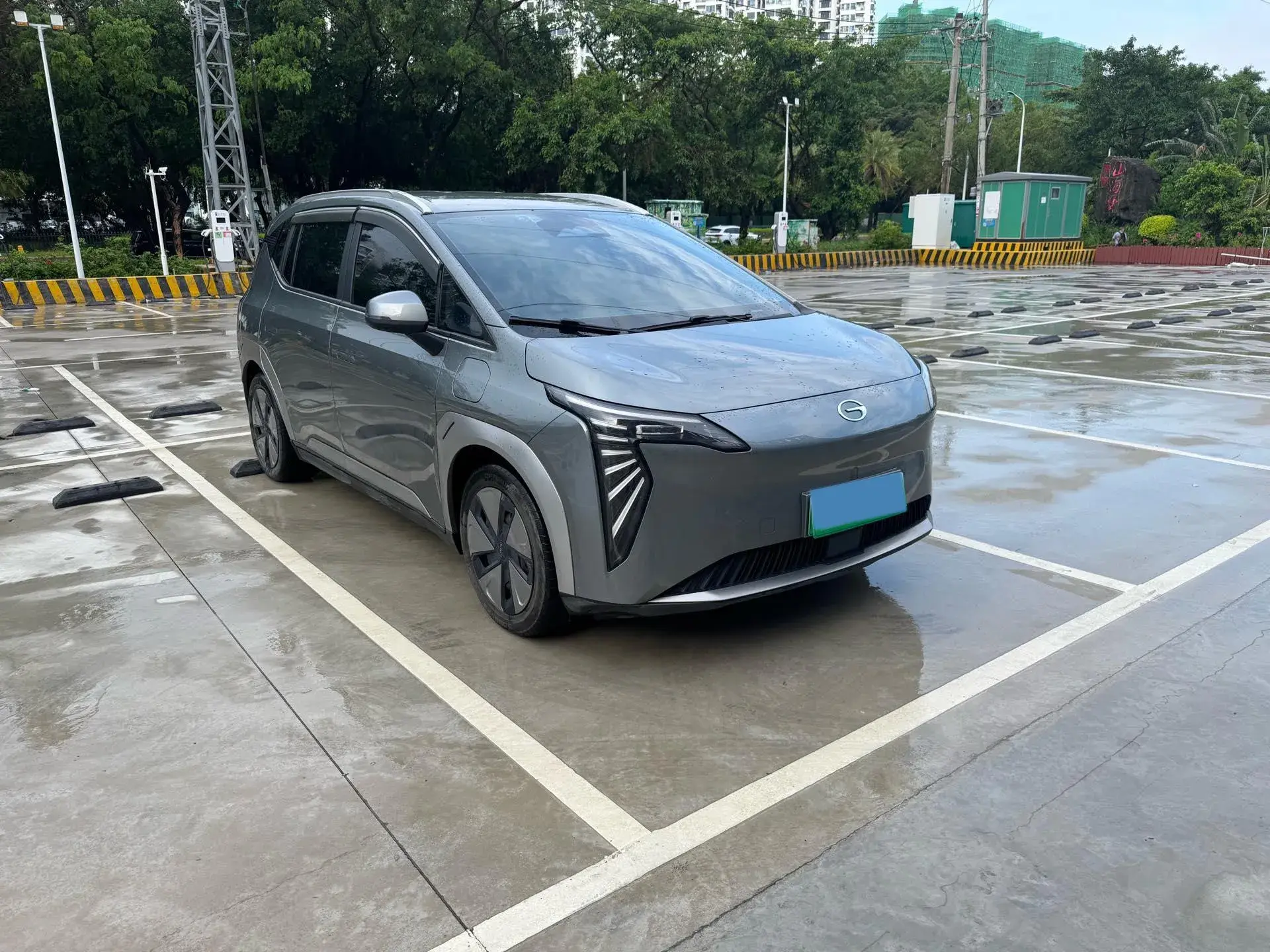 2023 AION Y thumbnail 3