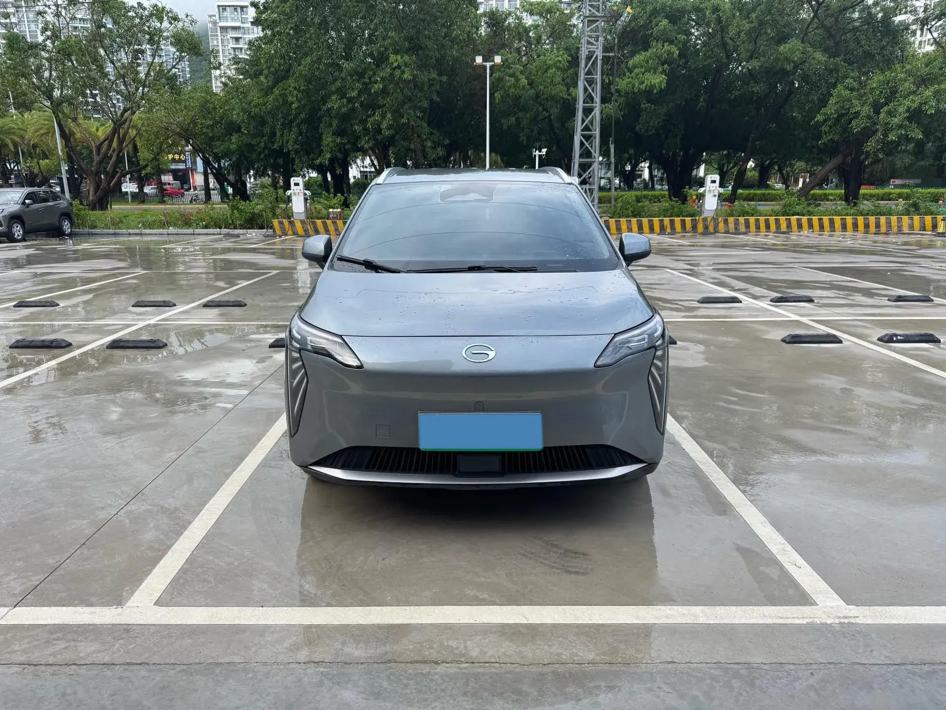 2023 AION Y thumbnail 2