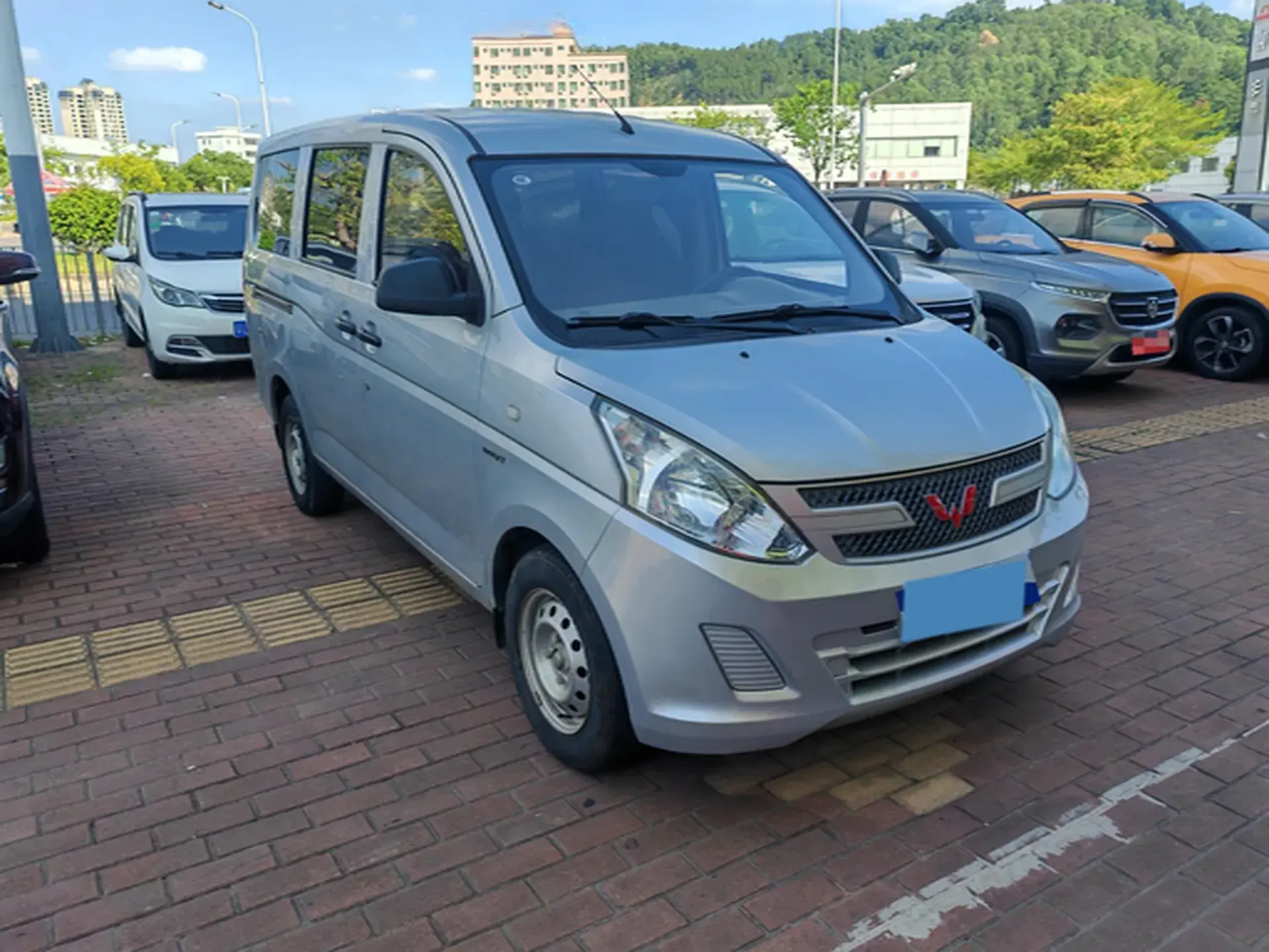 2018 WULING RONGGUANG thumbnail 3
