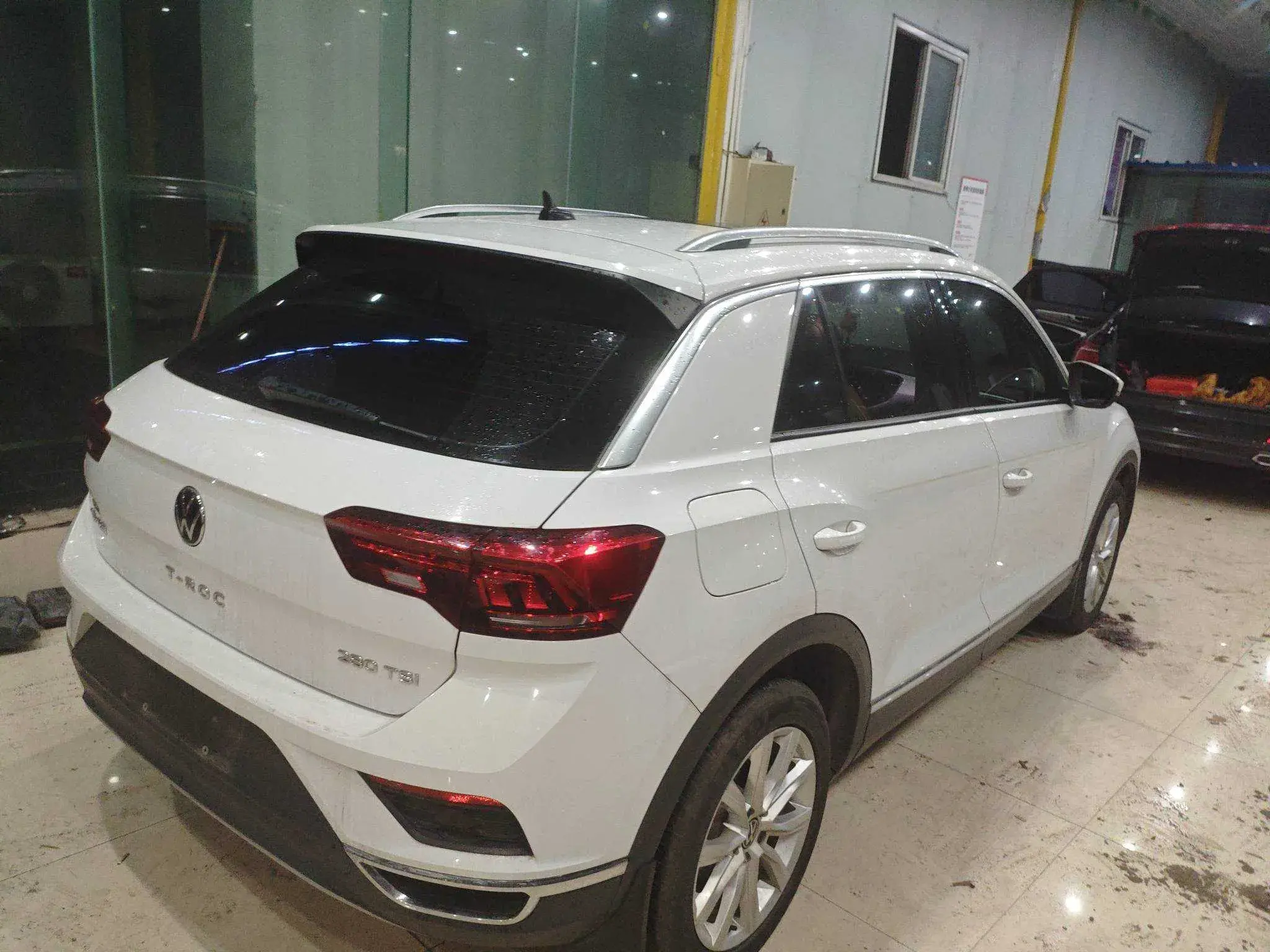 2022 VOLKSWAGEN T-ROC thumbnail 3