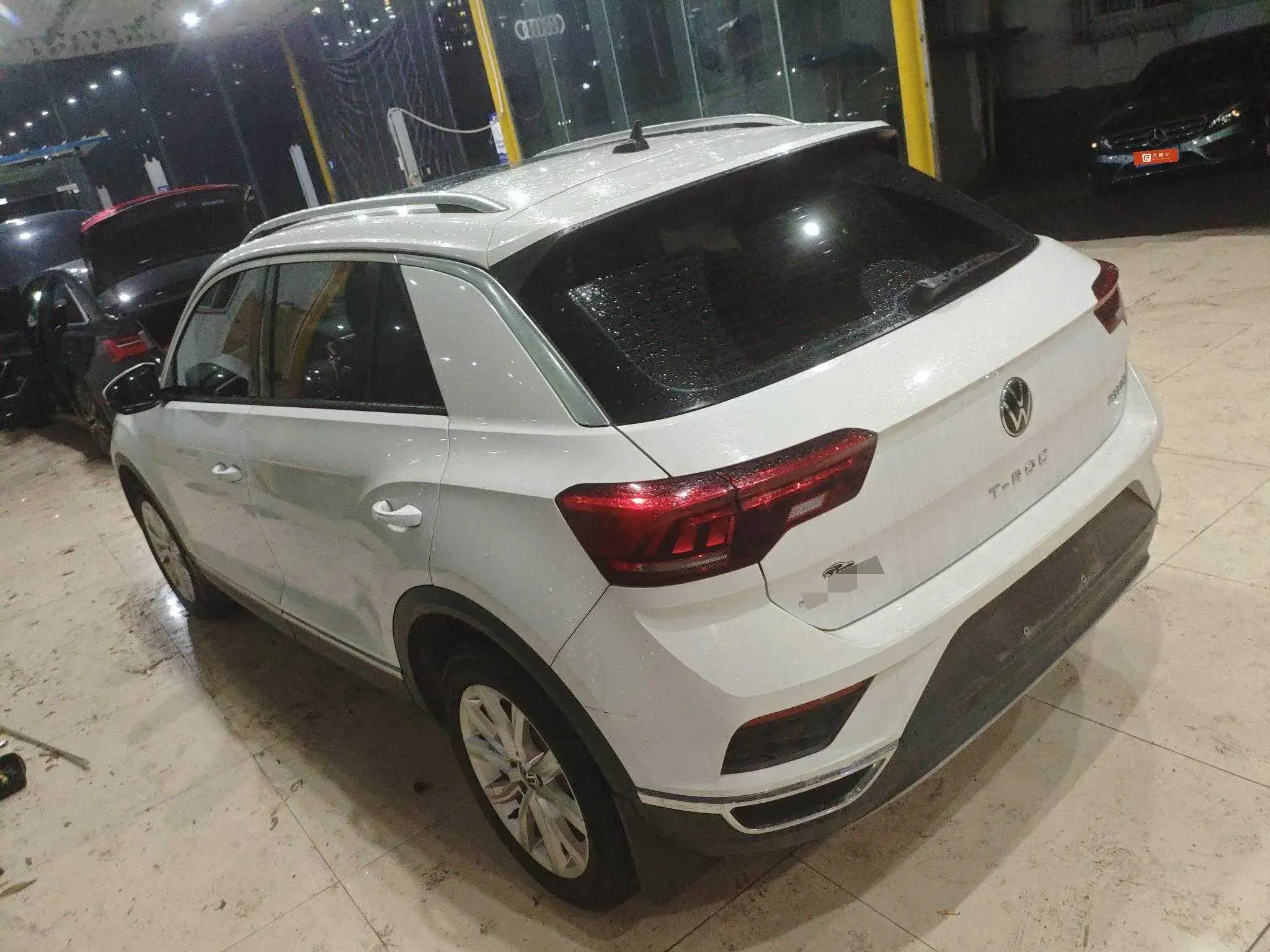 2022 VOLKSWAGEN T-ROC thumbnail 2