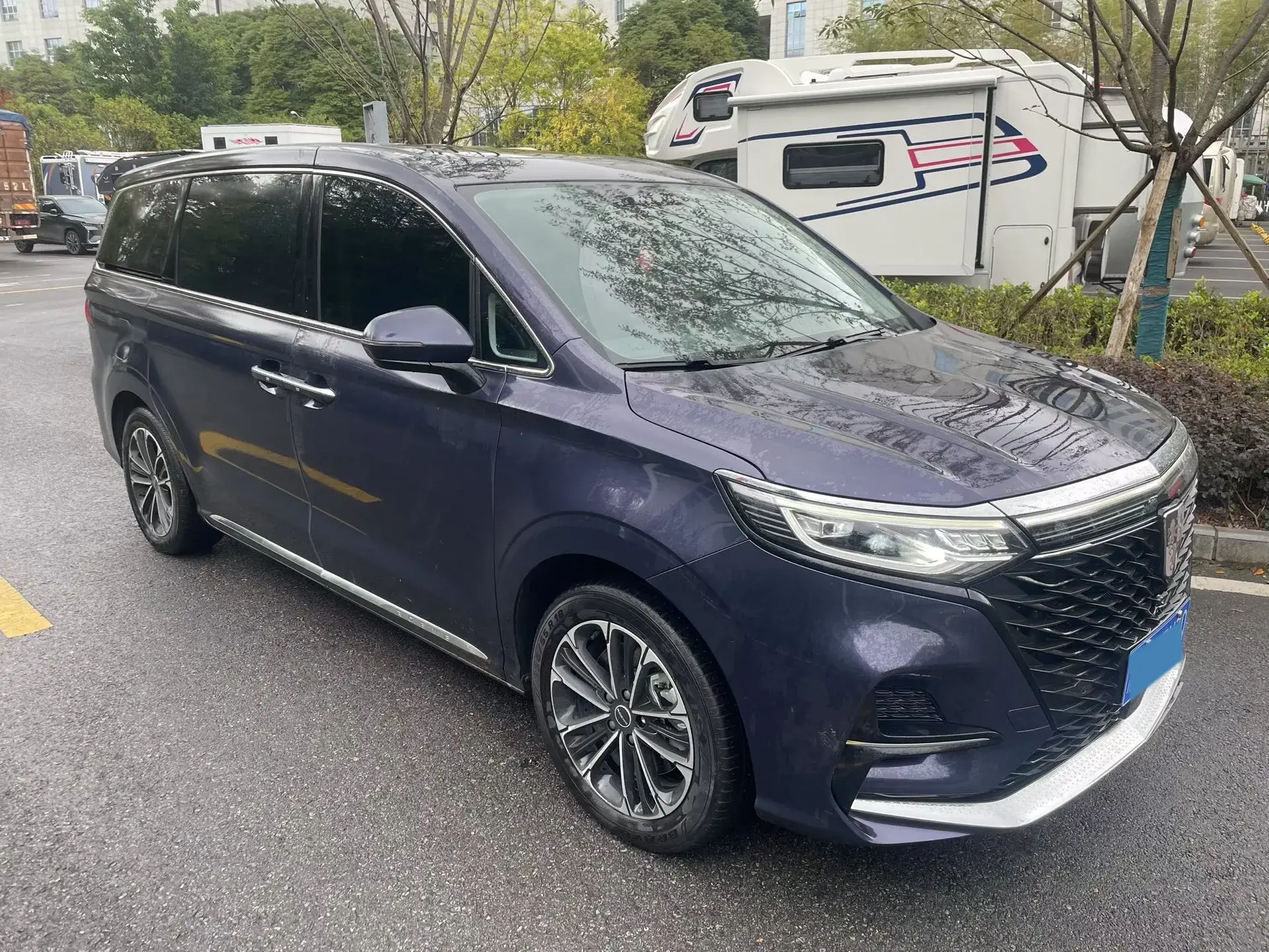 2022 ROEWE IMAX8 thumbnail 2