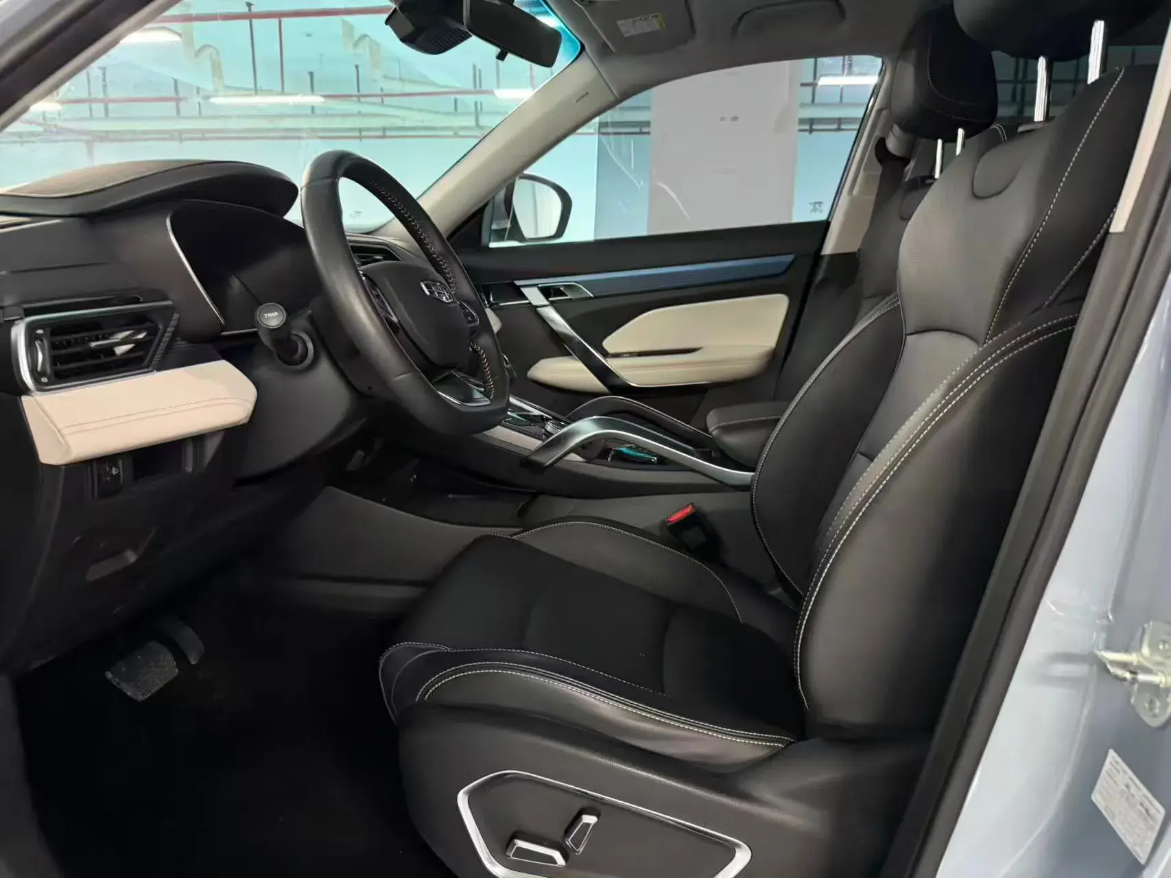 2022 GEELY AZKARRA thumbnail 3