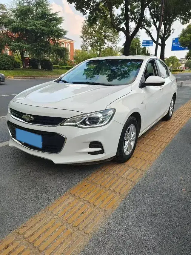 2019 CHEVROLET CAVALIER view 1