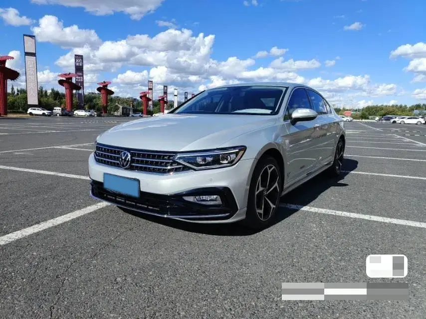 2023 VOLKSWAGEN MAGOTAN view 1