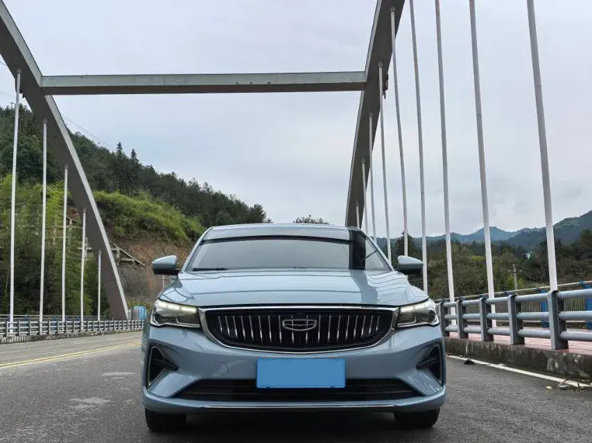 2022 GEELY EMGRAND thumbnail 2