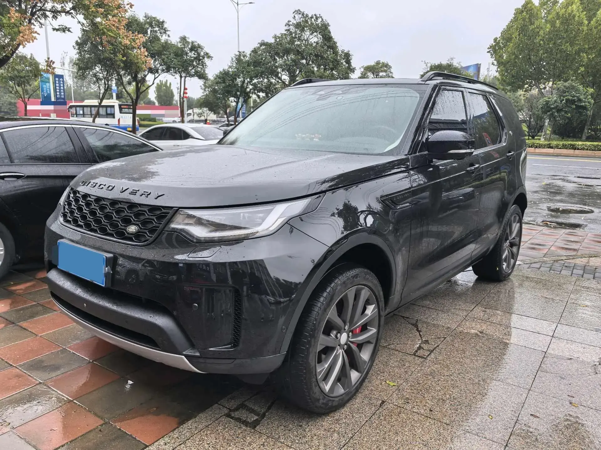 2024 LAND ROVER view 1