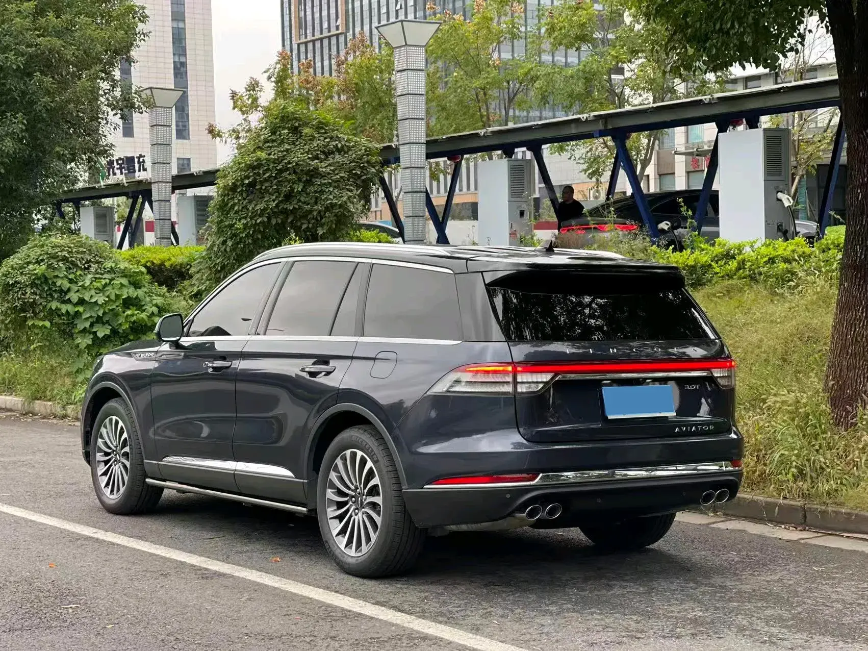 2021 LINCOLN AVIATOR thumbnail 3