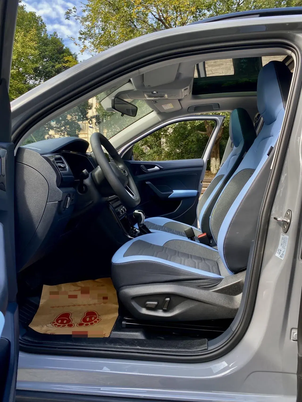 2025 VOLKSWAGEN THARU thumbnail 4