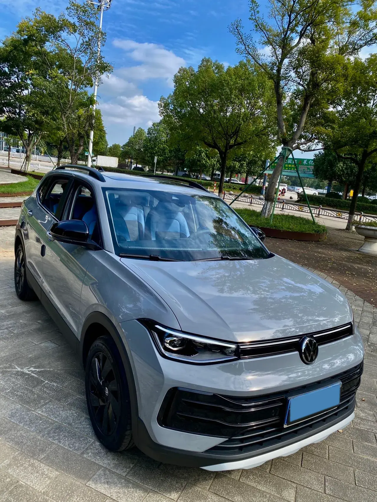 2025 VOLKSWAGEN THARU thumbnail 3