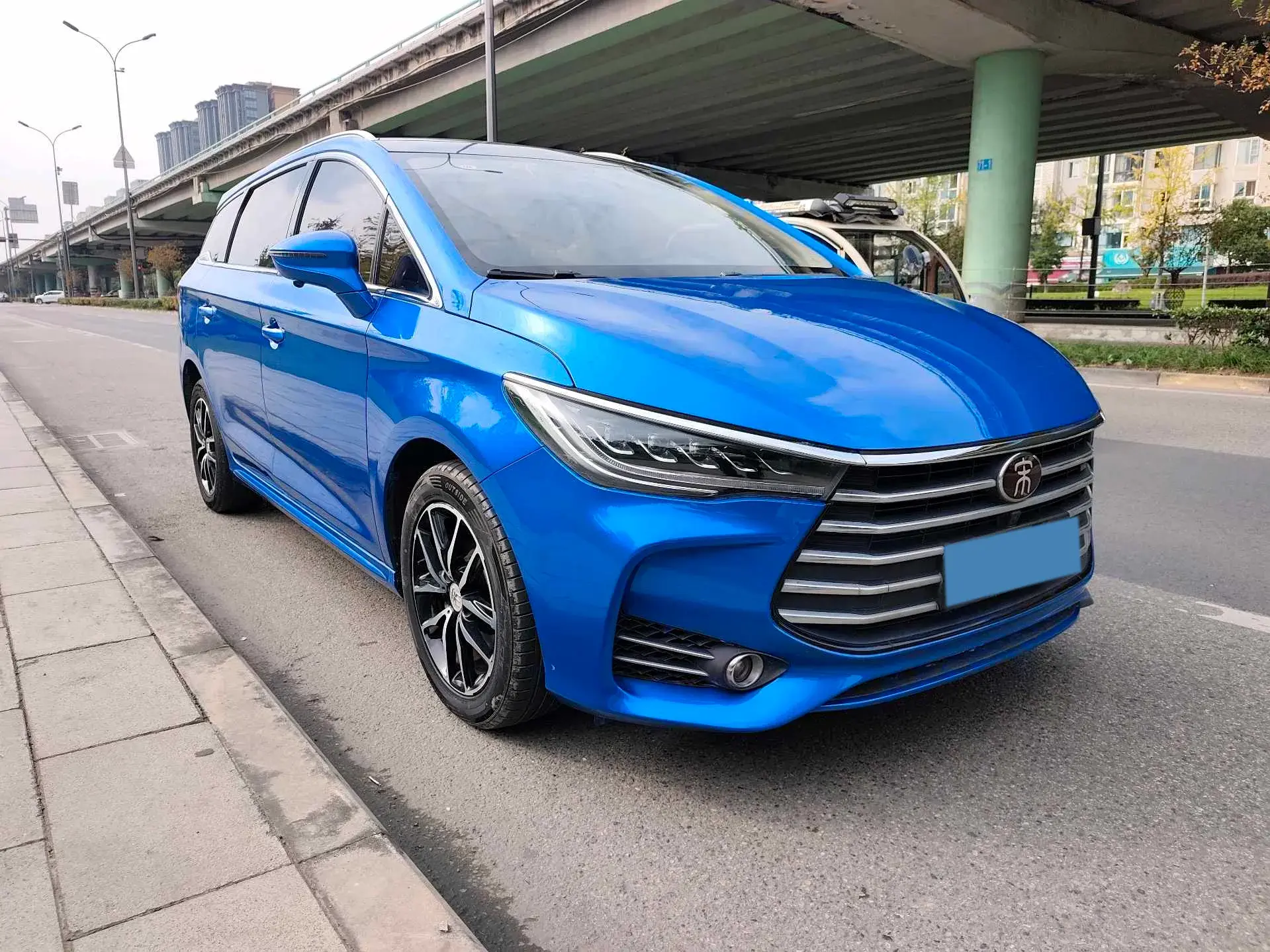 2017 BYD SONG thumbnail 3