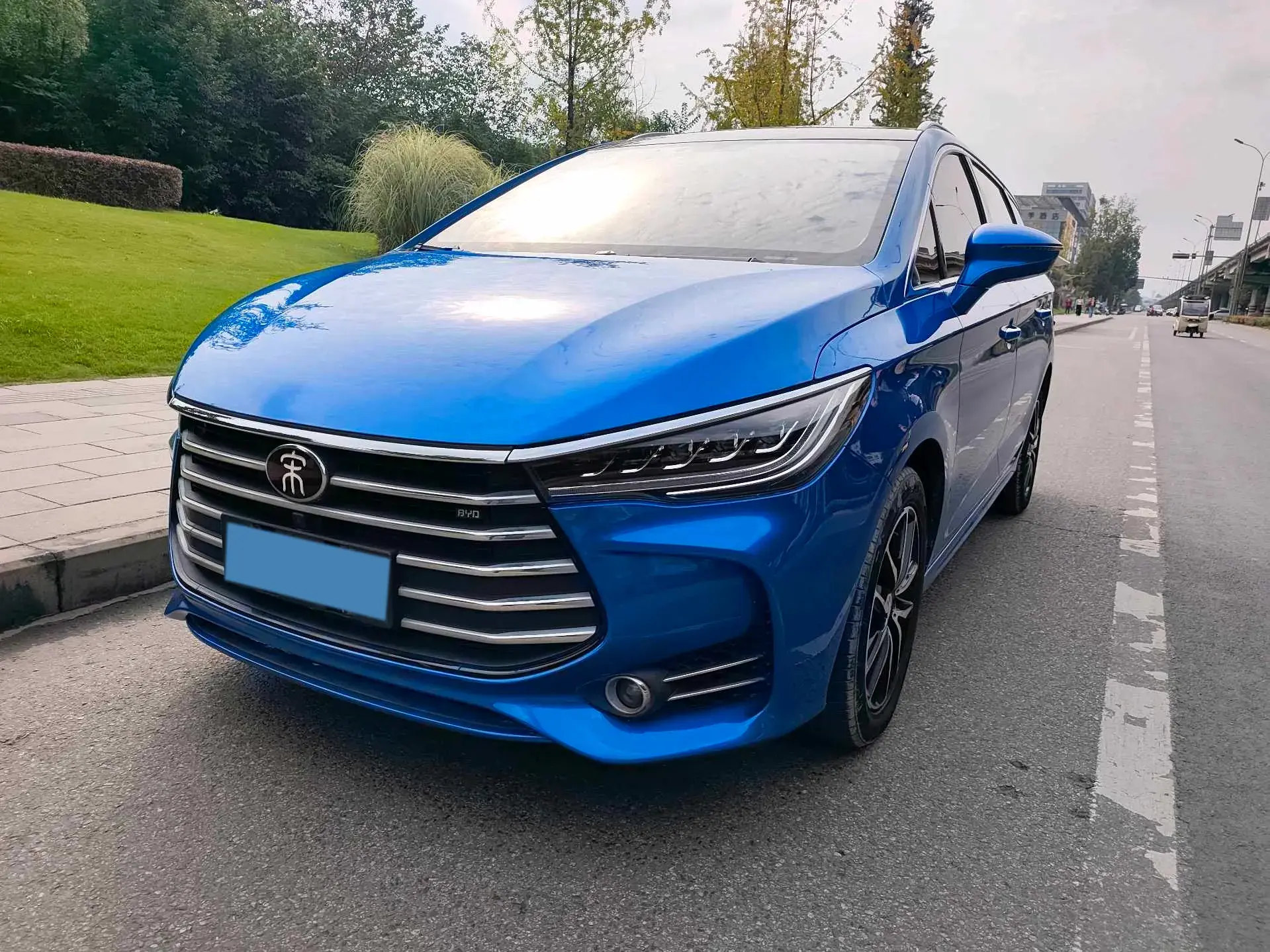 2017 BYD SONG view 1