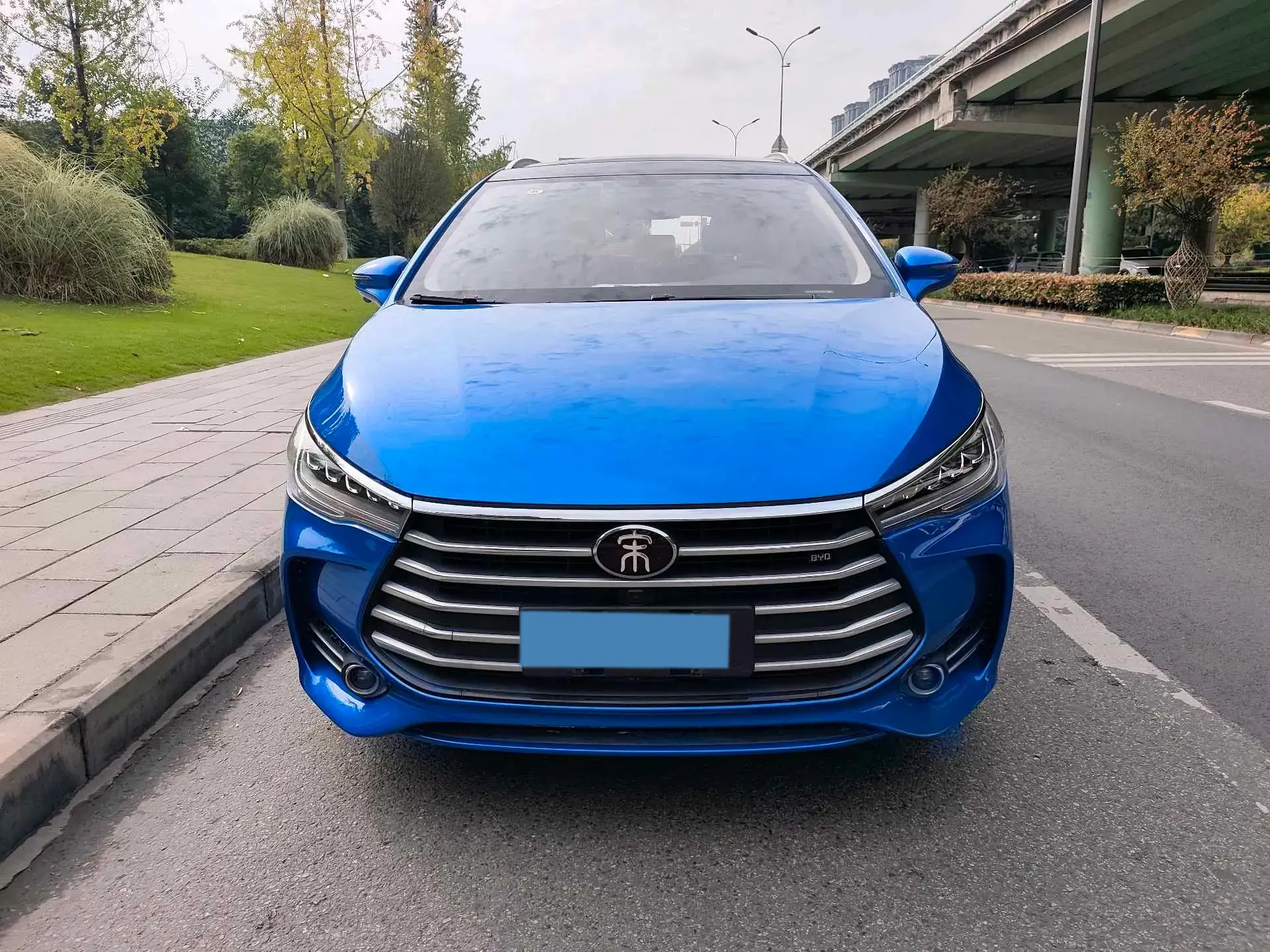 2017 BYD SONG thumbnail 2