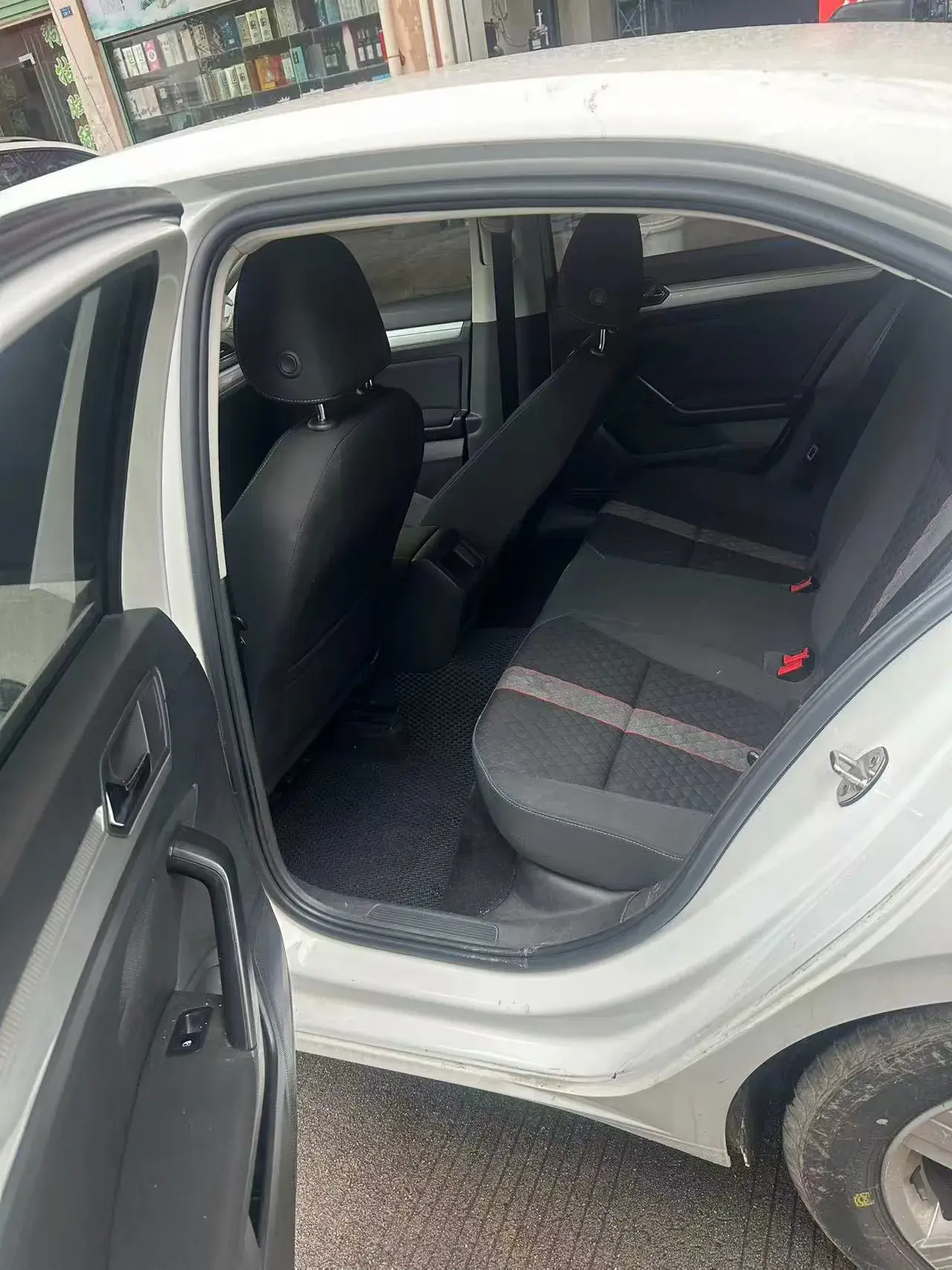 2021 VOLKSWAGEN LAMANDO thumbnail 4