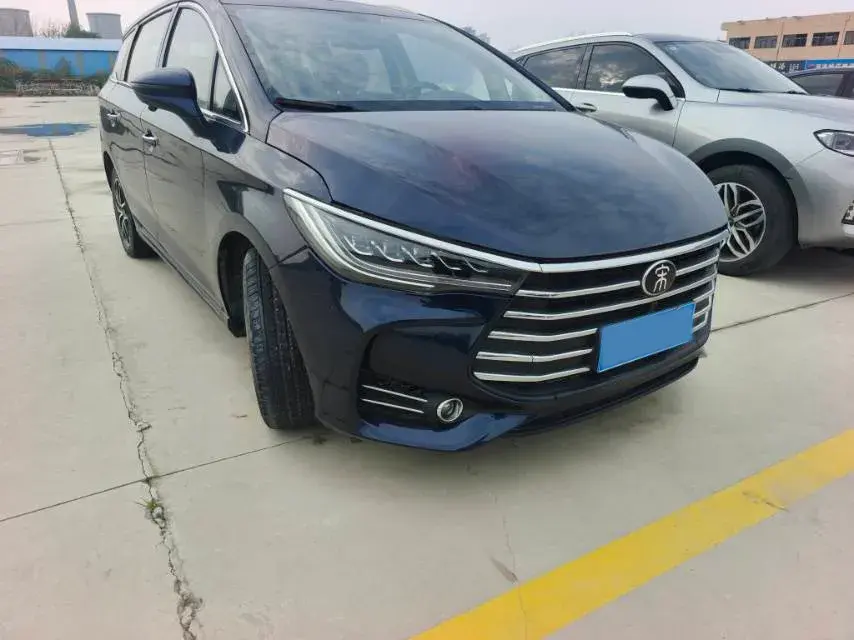 2018 BYD SONG thumbnail 3