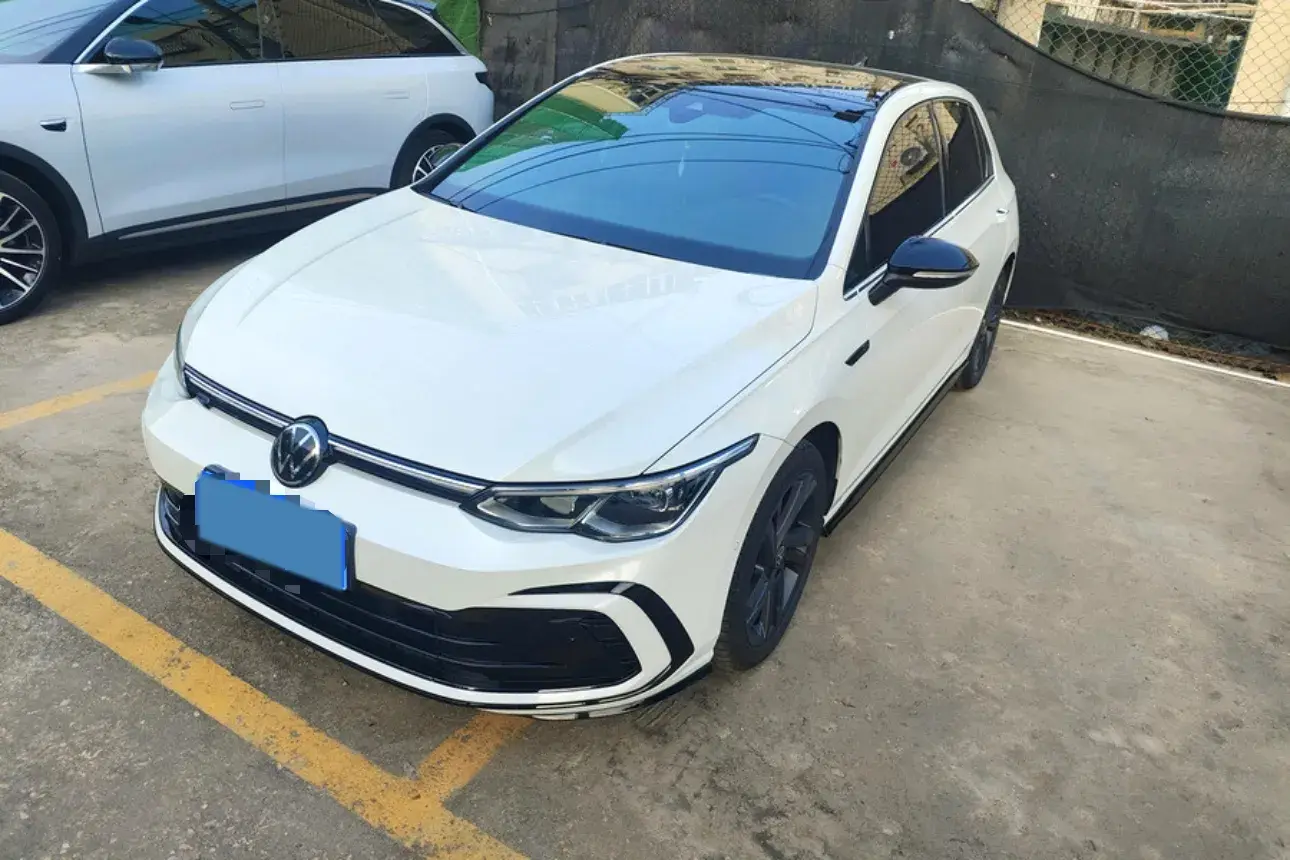 2023 VOLKSWAGEN GOLF view 1