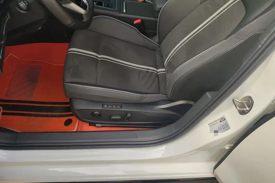 2023 VOLKSWAGEN GOLF thumbnail 4