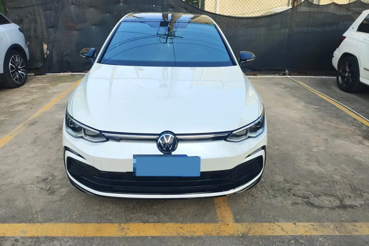 2023 VOLKSWAGEN GOLF thumbnail 3