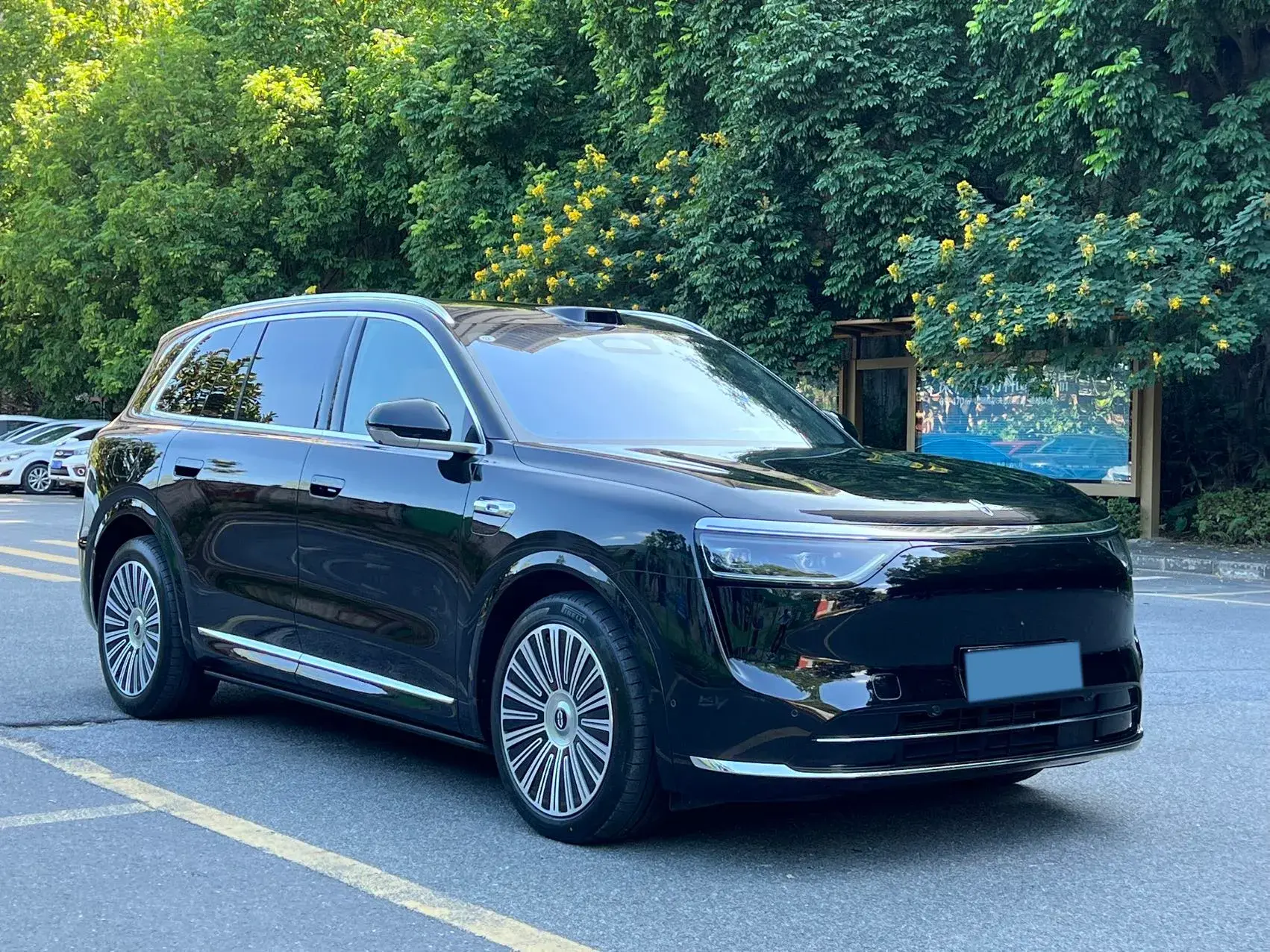 2025 AITO AITO thumbnail 3