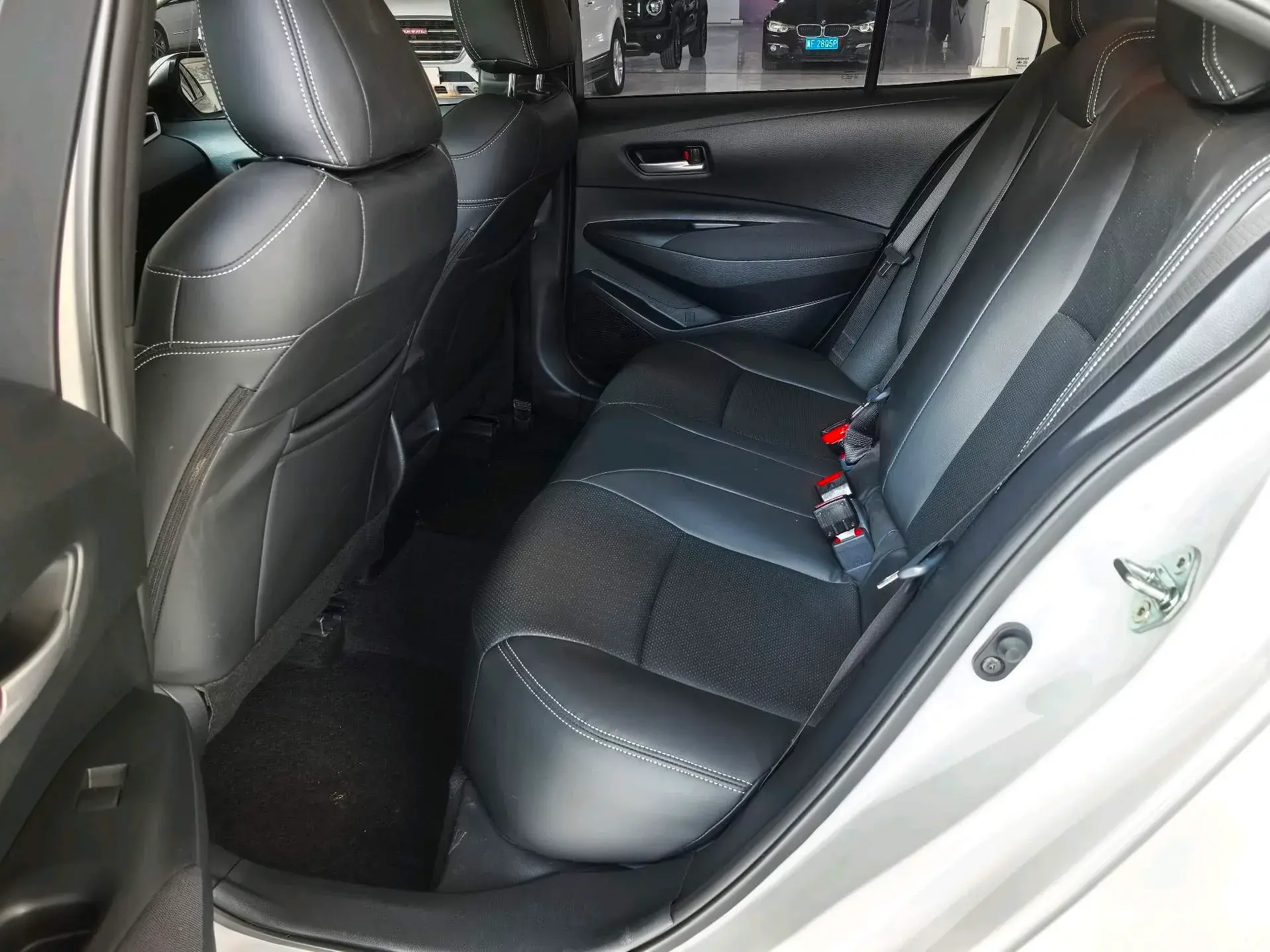 2023 TOYOTA COROLLA thumbnail 3