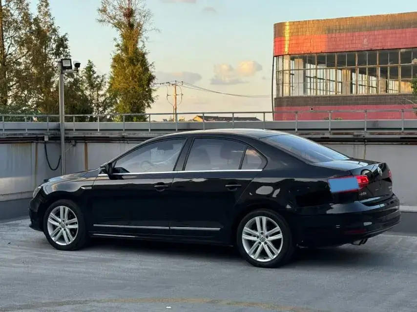 2017 VOLKSWAGEN SAGITAR thumbnail 2