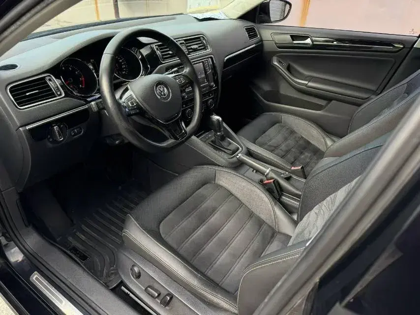 2017 VOLKSWAGEN SAGITAR thumbnail 4