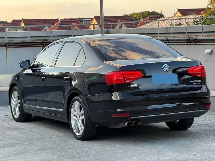 2017 VOLKSWAGEN SAGITAR thumbnail 3