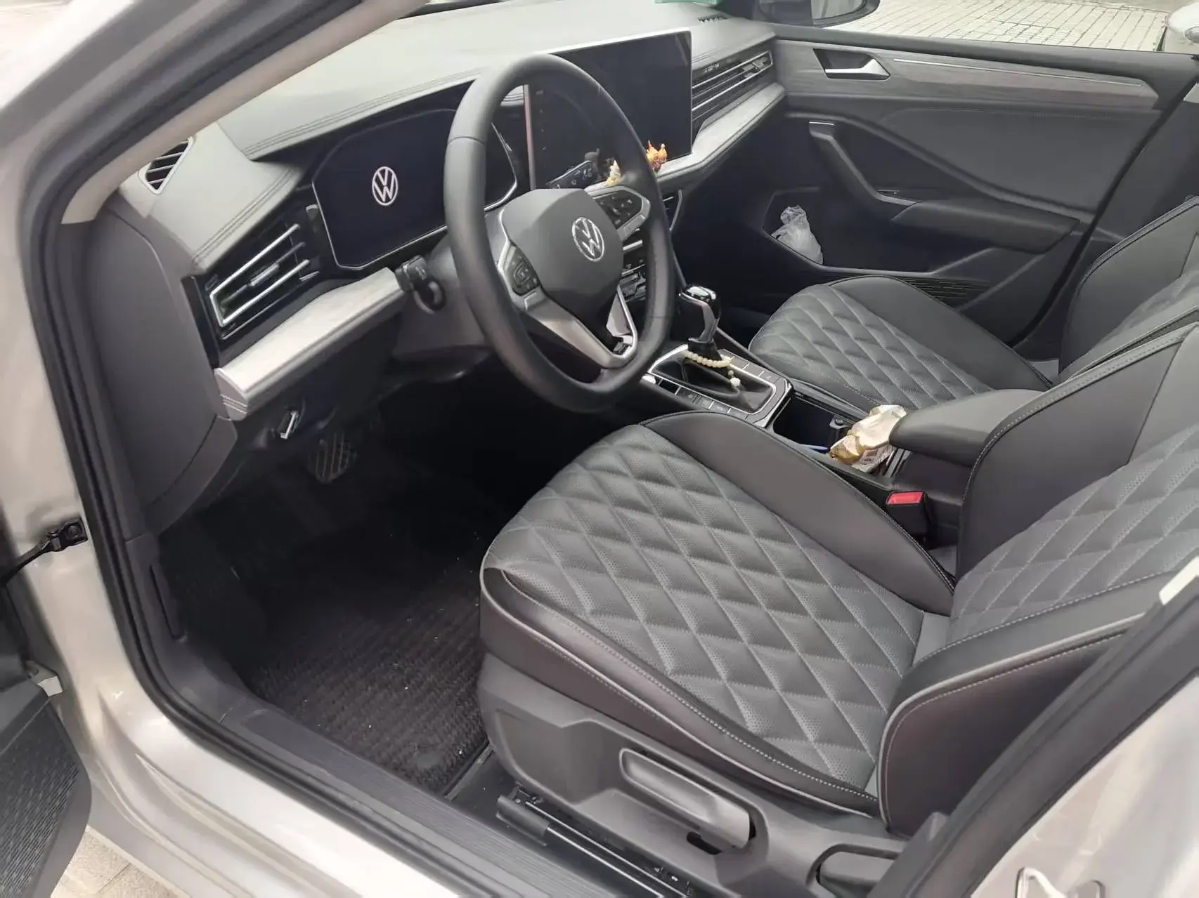 2022 VOLKSWAGEN SAGITAR thumbnail 2