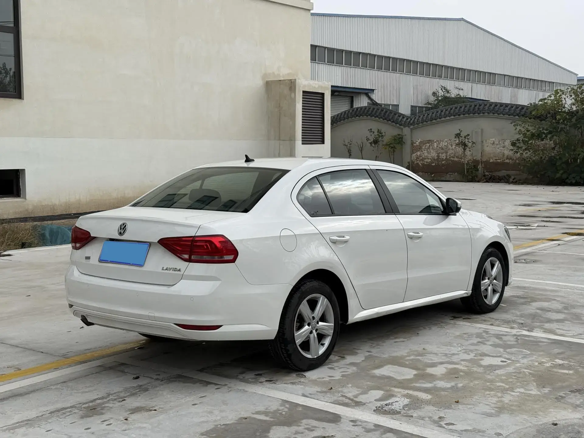 2017 VOLKSWAGEN LAVIDA thumbnail 4