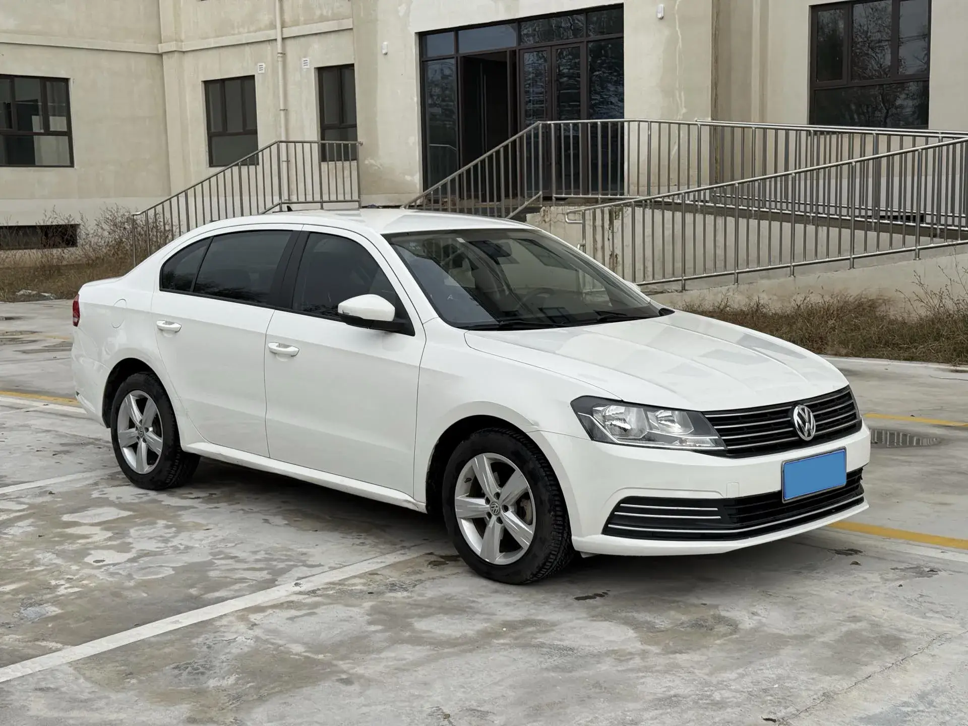 2017 VOLKSWAGEN LAVIDA thumbnail 3