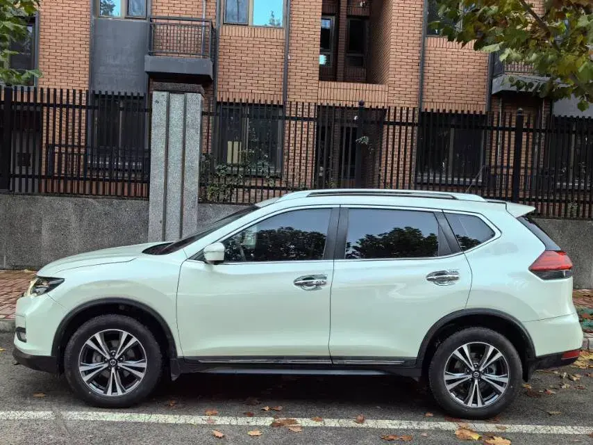 2021 NISSAN X-TRAIL thumbnail 2