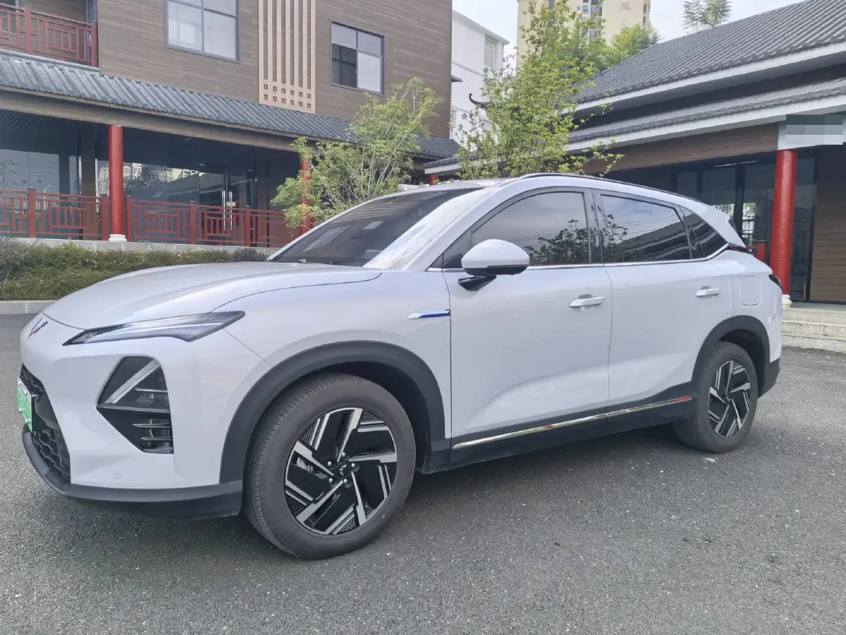 2025 WuLing XingGuangS 1.5T 143HP L4 E-CVT PHEV