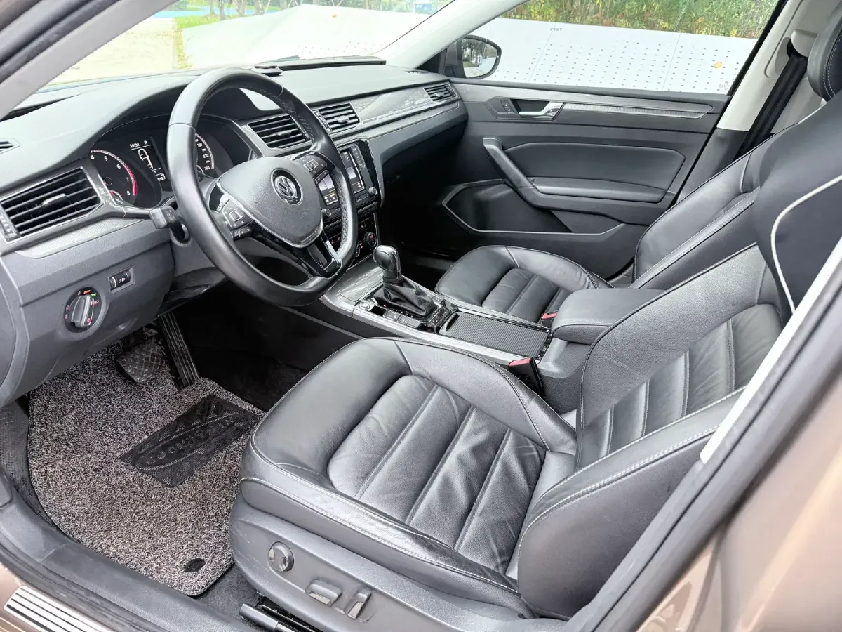 2017 Volkswagen Passat 1.8T 180HP L4 7DCT,autocango,china used car exporter,china ev exporter,chinese used car exporter,chinese used ev exporter