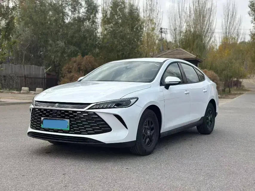 2025 BYD SEAL05 view 1