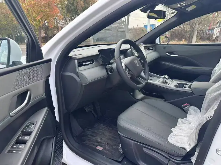 2025 BYD SEAL05 thumbnail 4