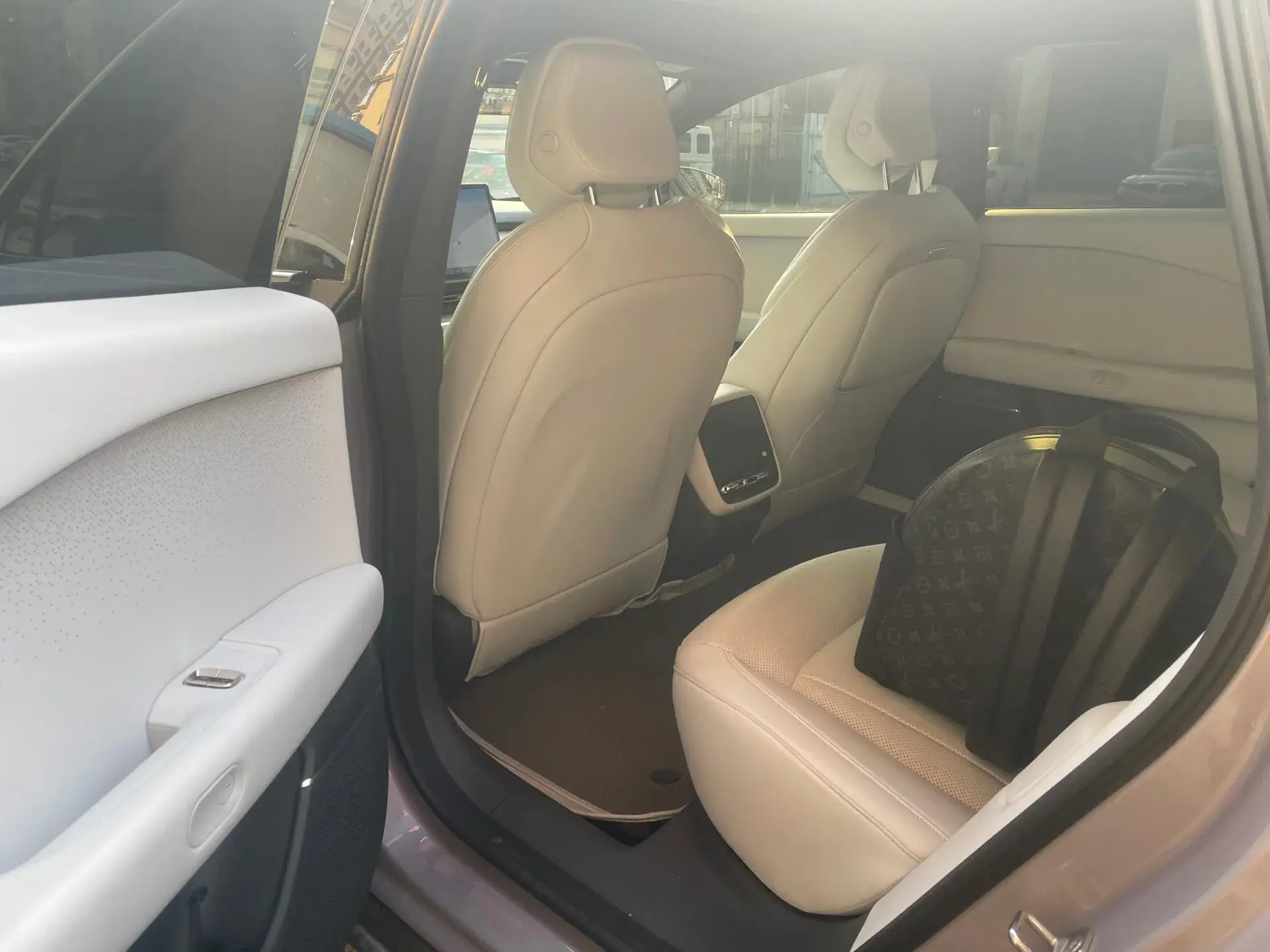 2024 XPENG P7+ thumbnail 3