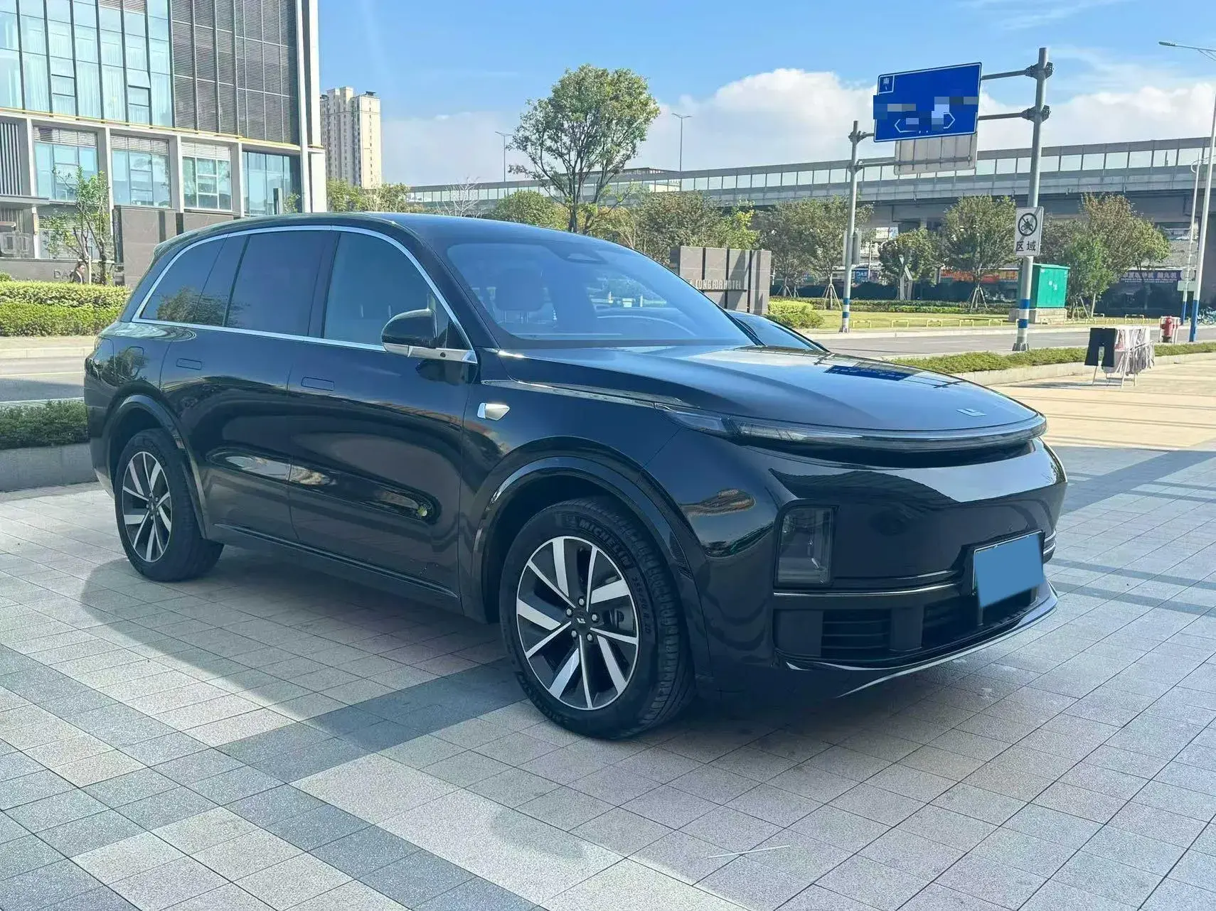 2023 LI L7 thumbnail 3