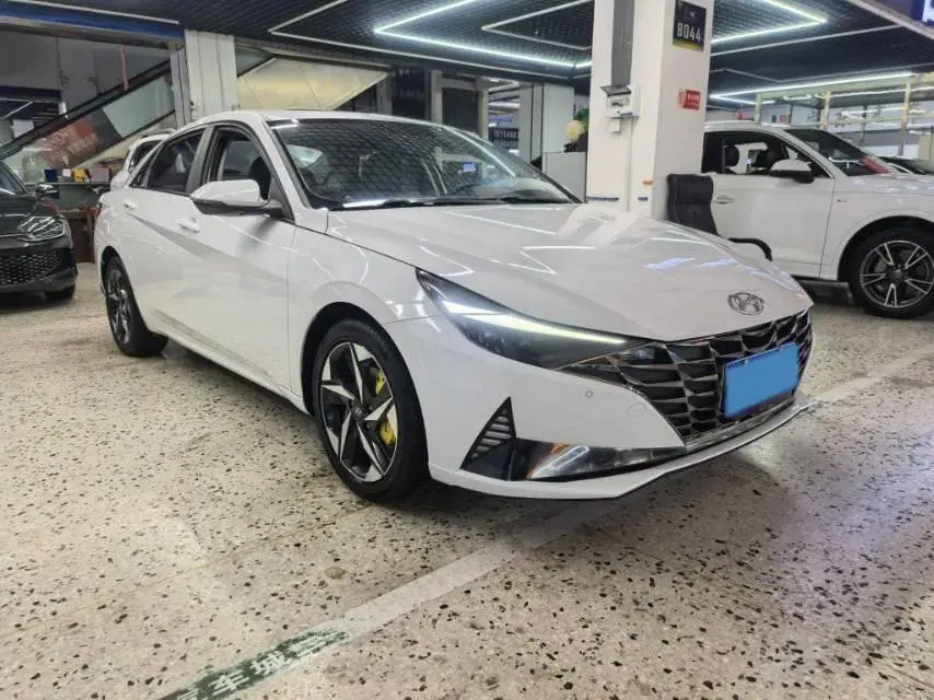 2022 HYUNDAI ELANTRA thumbnail 3