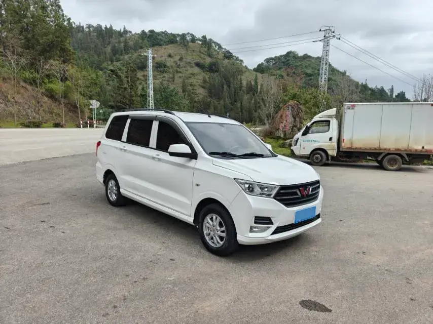 2018 WULING HONGGUANG thumbnail 3