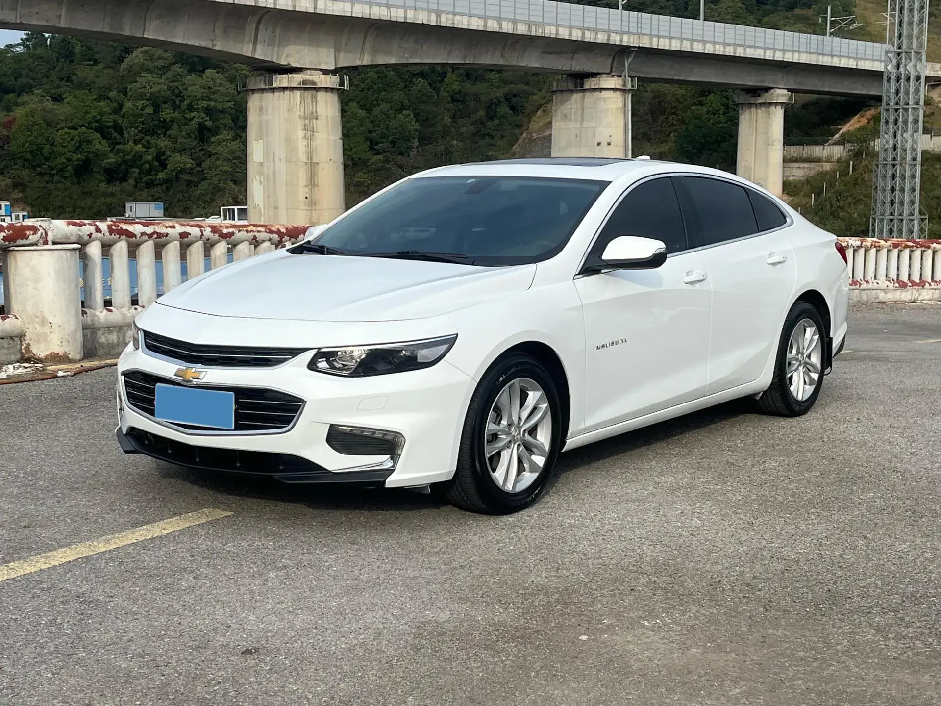 2018 CHEVROLET MALIBU view 1