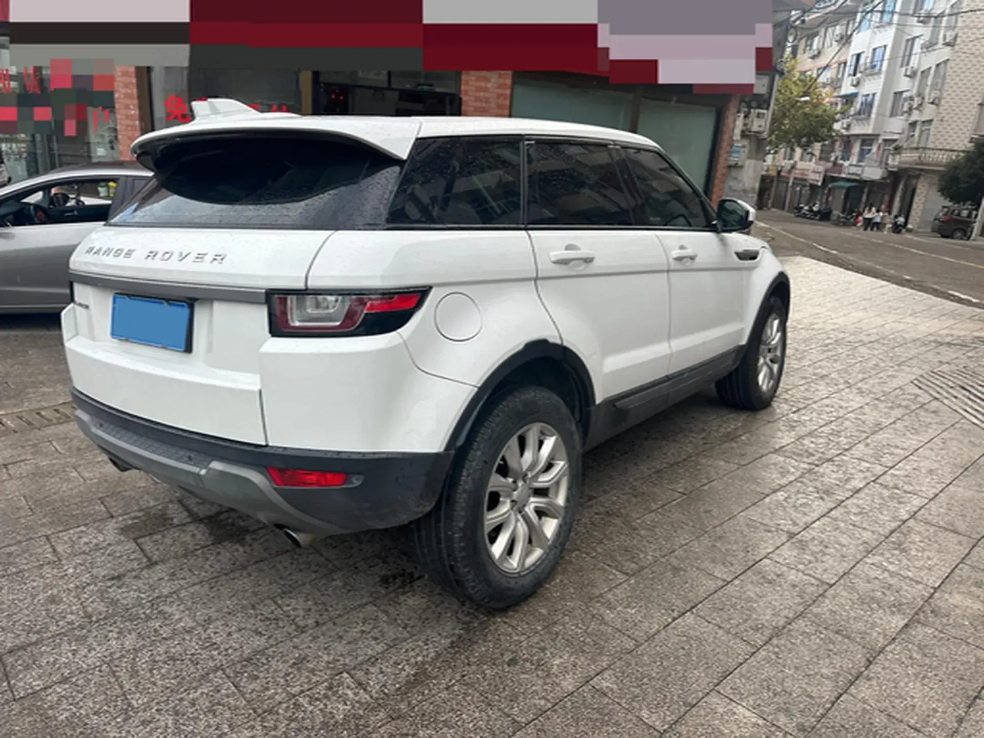 2018 LAND ROVER thumbnail 3
