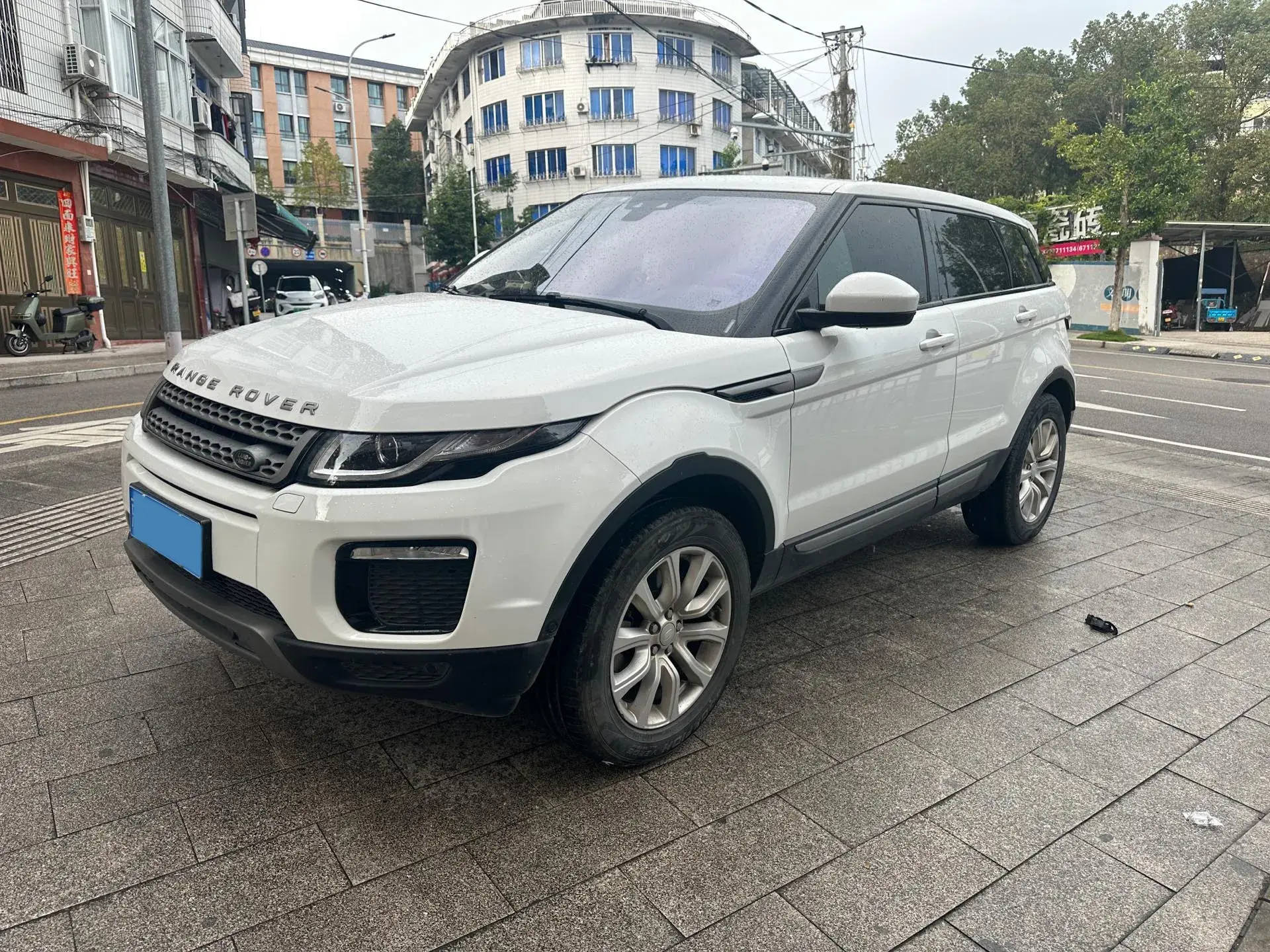 2018 LAND ROVER view 1