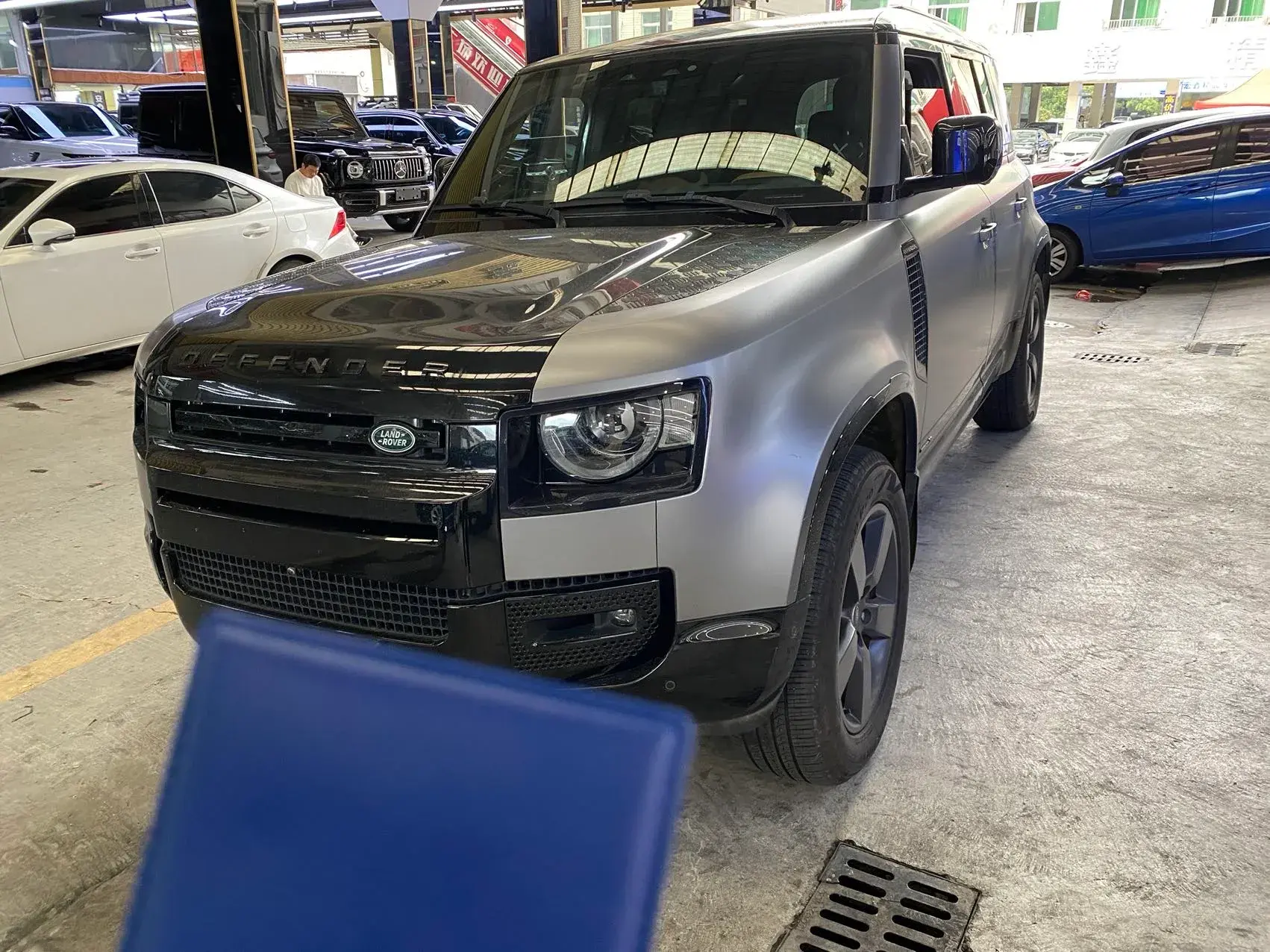 2023 LAND ROVER view 1