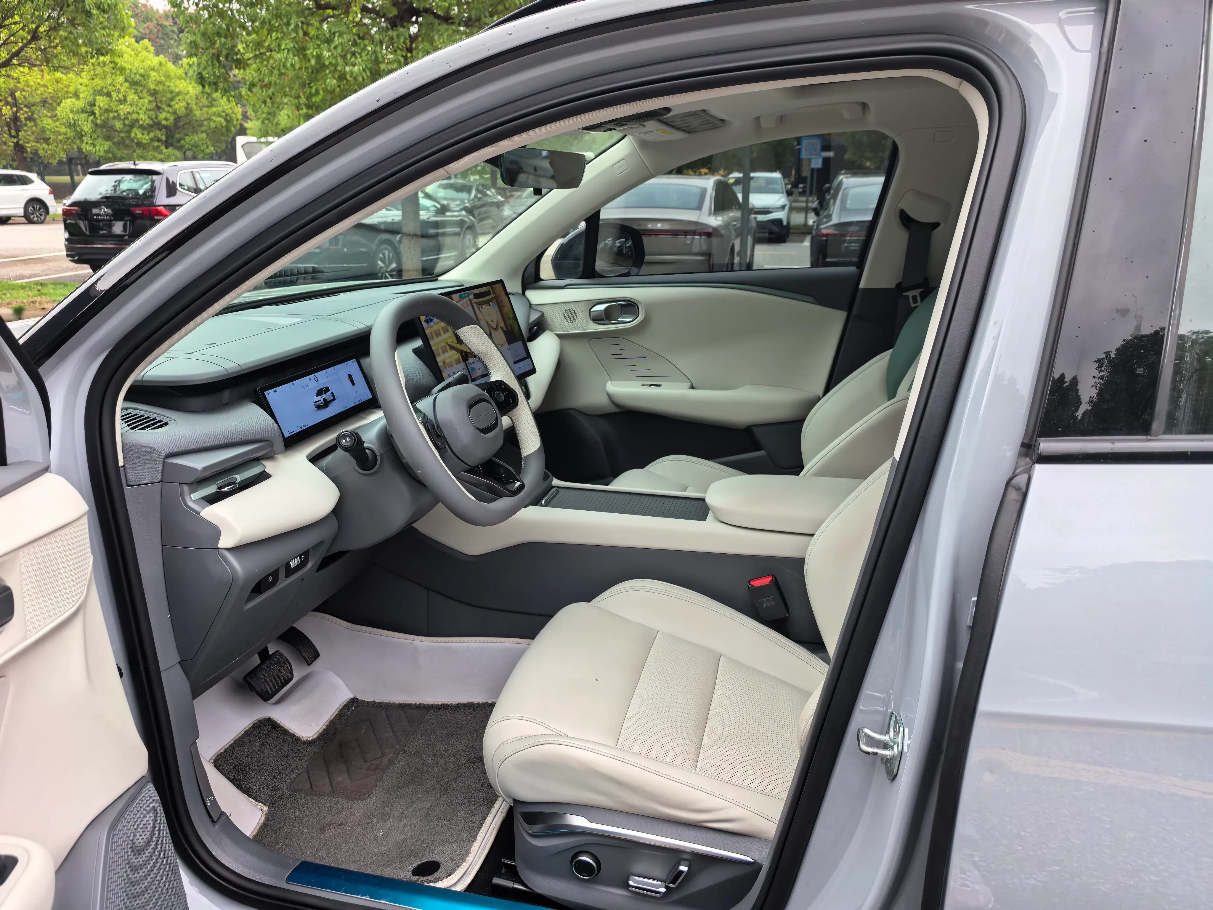 2023 LYNK&CO 06 thumbnail 4